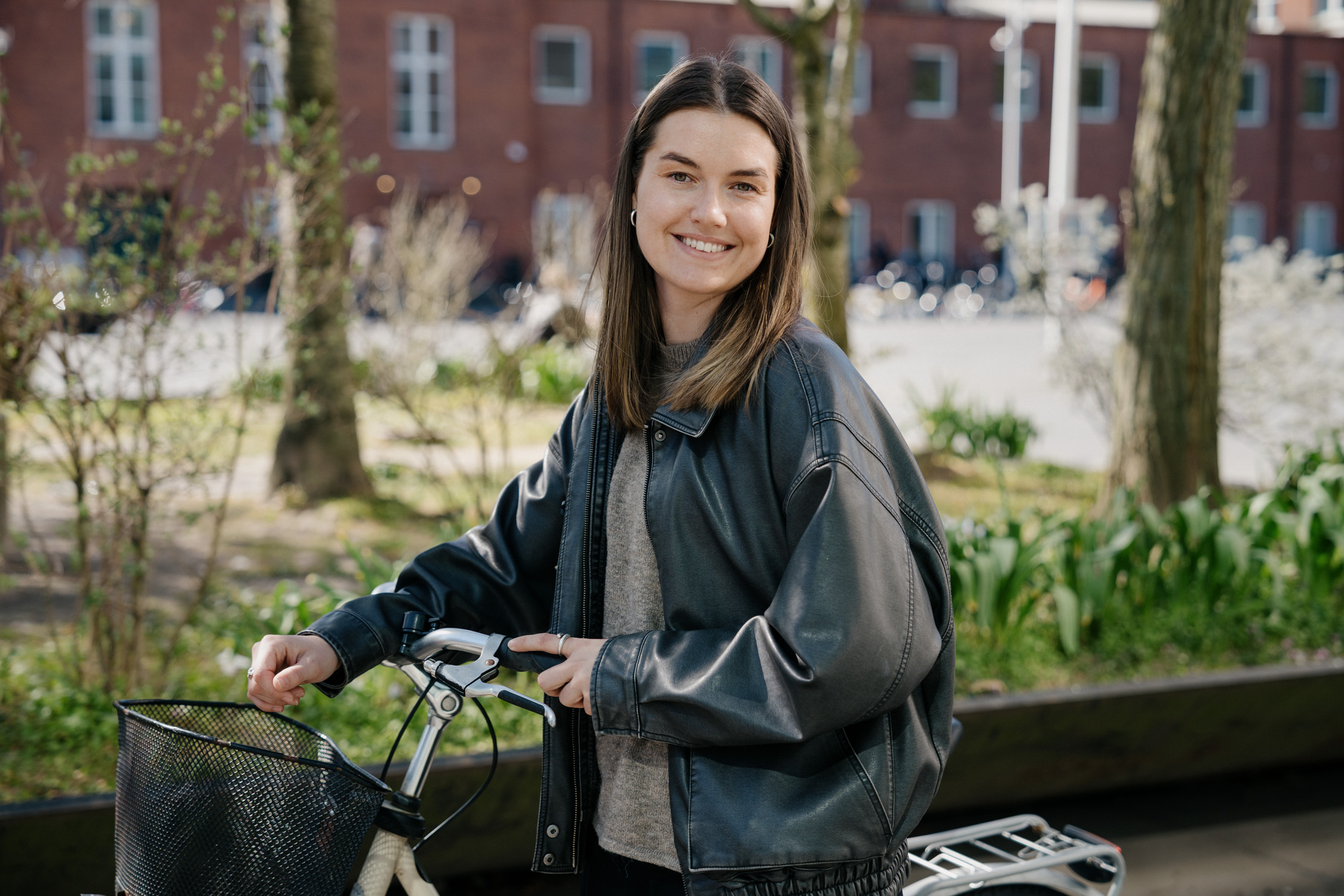 Kvinde med cykel